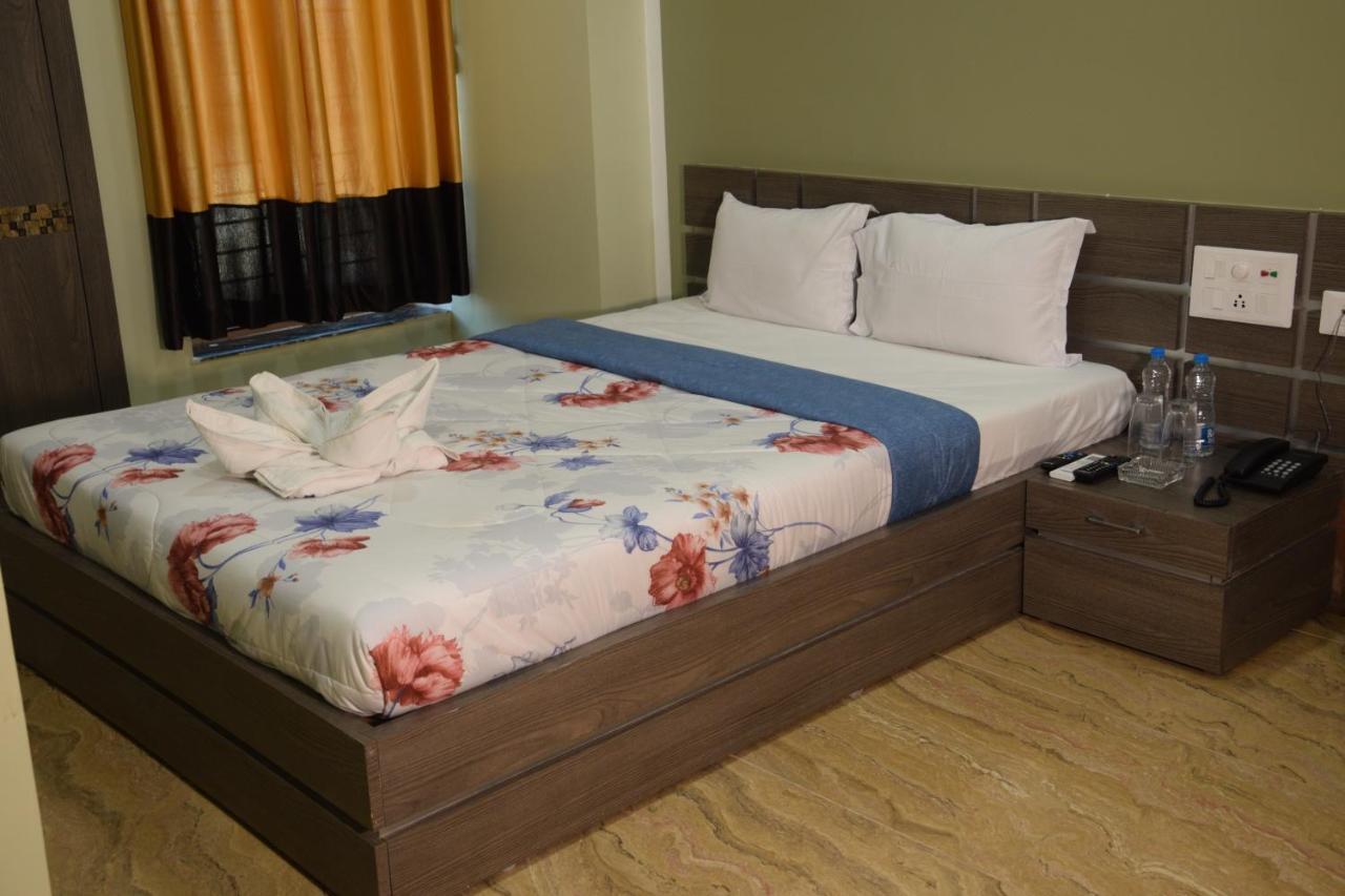 Hotel Nandini Baharampur Zewnętrze zdjęcie